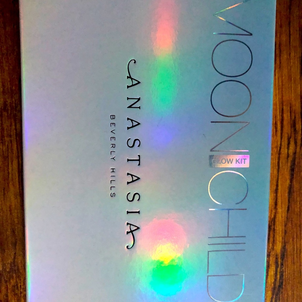 X Sold X Anastasia Beverly Hills Moonchild palette